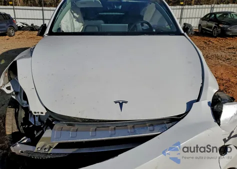 2022 Tesla Model Y z USA, uszkodzony, nr VIN 7SAYGDEE3NF573867